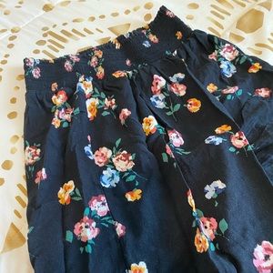 A&F flowy women’s pants!